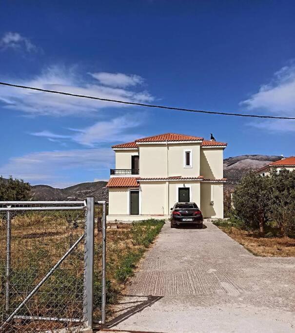 ליקסורי Villa Rania: Ευάερη Βίλα Με Θέα Τη Θάλασσα מראה חיצוני תמונה